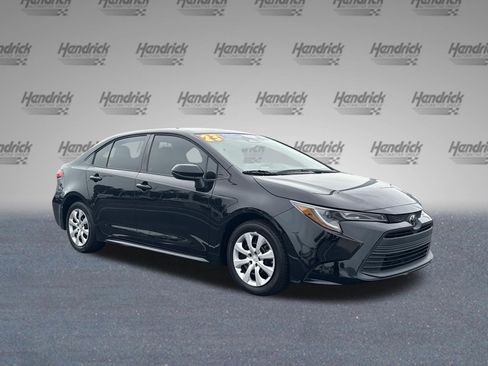 Used 2023 Toyota Corolla LE FWD image 2