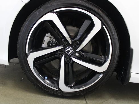 Used 2018 Honda Accord Sport image 9