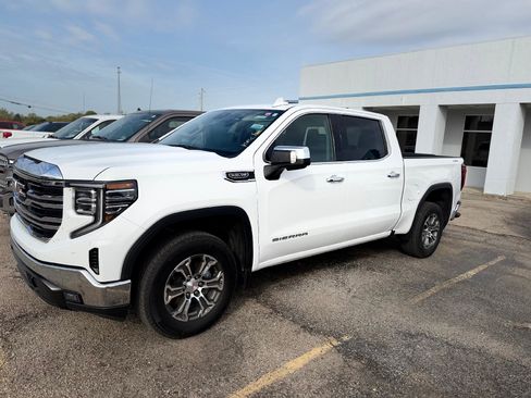 Used 2025 GMC Sierra 1500 SLT image 1