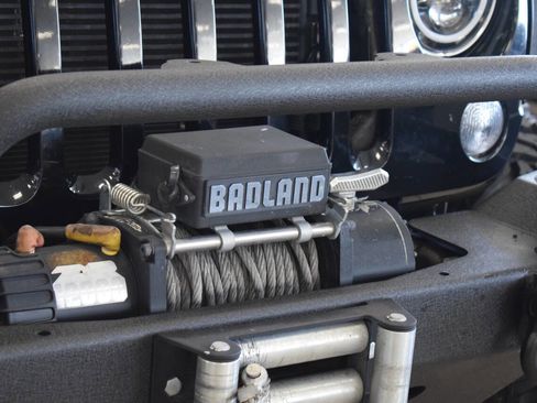 Used 2018 Jeep Wrangler Unlimited Sport S AWD/4WD image 8
