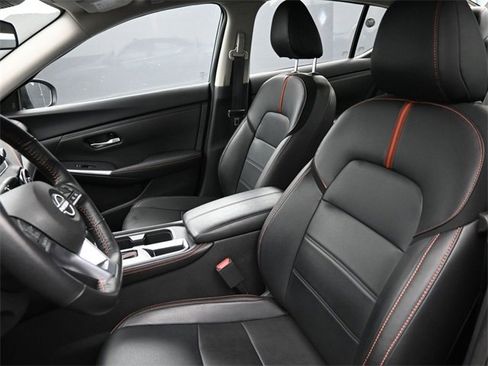 Used 2025 Nissan Sentra SR w/ SR Premium Package image 13