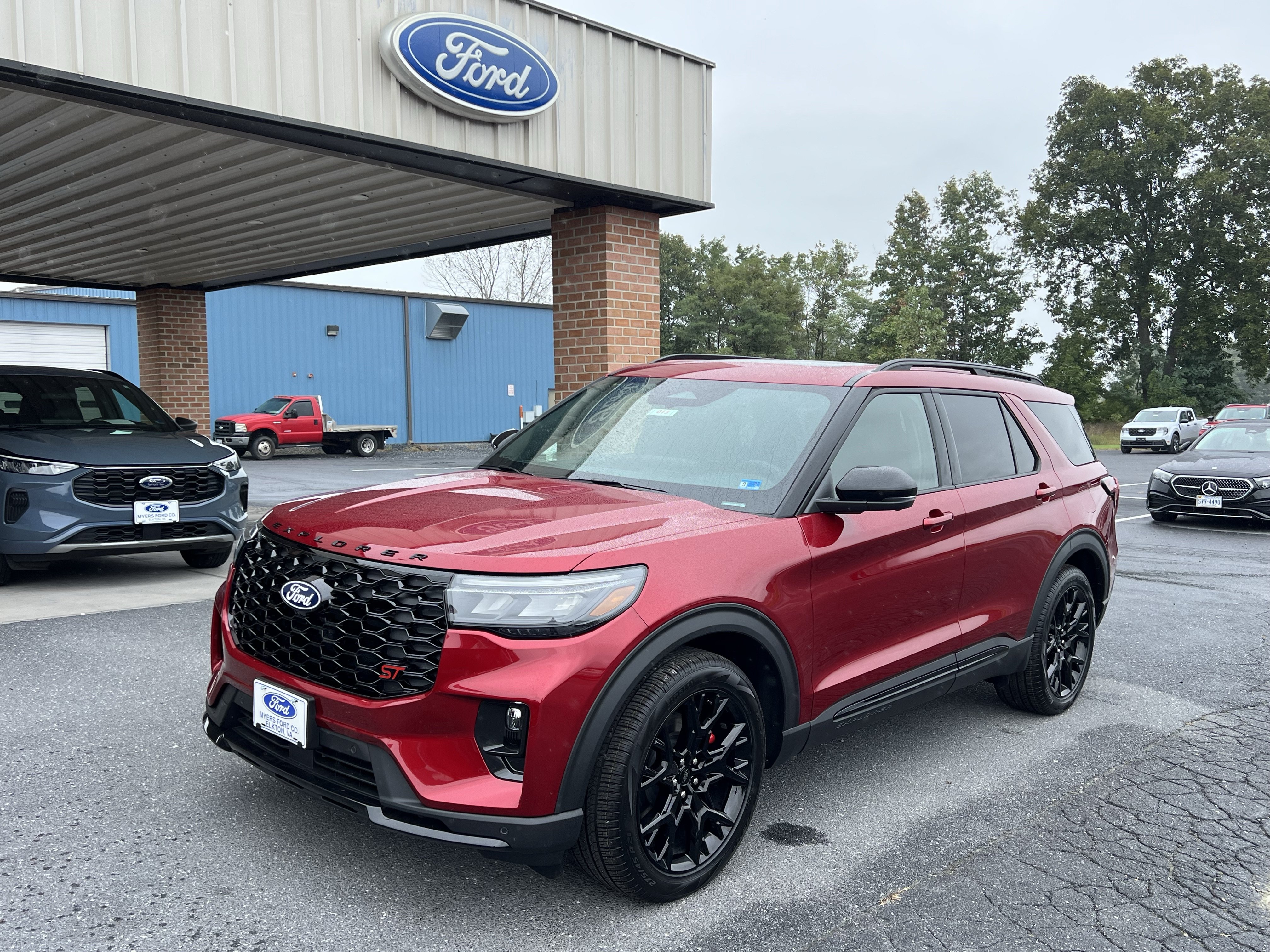 New 2027 Ford Explorer ST w/ Sun And Sound Package AWD/4WD image 2