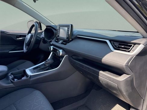 Used 2021 Toyota RAV4 XLE image 32