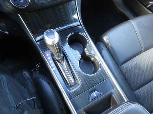 Used 2016 Chevrolet Impala LT w/ Convenience Package image 24