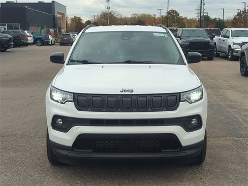 Certified 2022 Jeep Compass Latitude image 8