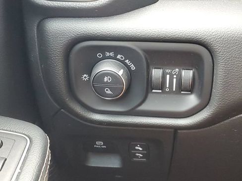 Used 2023 RAM 1500 Laramie AWD/4WD image 19