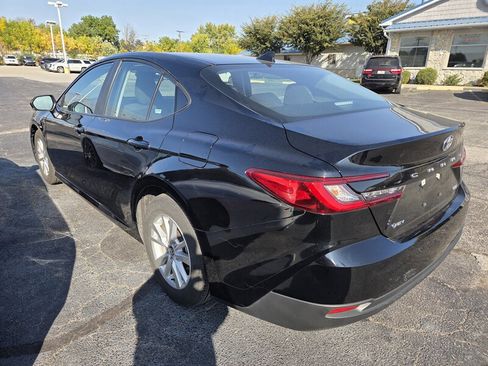 Used 2025 Toyota Camry LE image 5