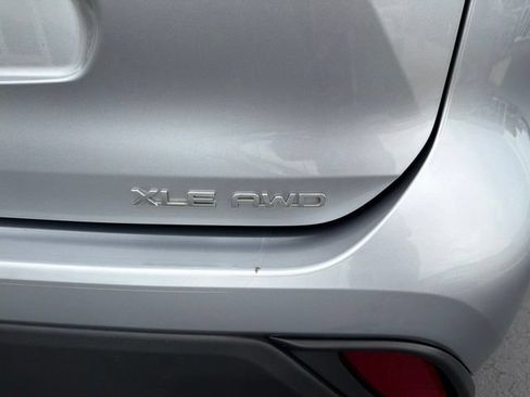 Used 2021 Toyota Highlander XLE AWD/4WD image 9