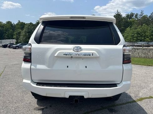 Used 2024 Toyota 4Runner SR5 Premium w/ Moonroof Package AWD/4WD image 8