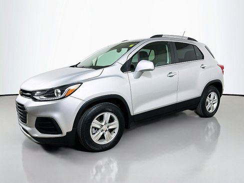 Used 2018 Chevrolet Trax LT w/ LT Convenience Package FWD image 3