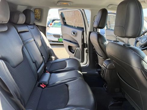 Used 2018 Jeep Compass Latitude w/ Popular Equipment Group FWD image 16