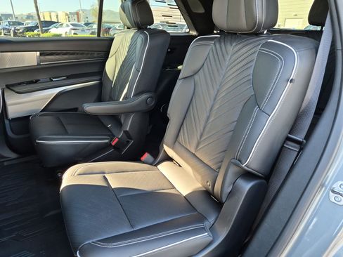 Used 2026 Cadillac Vistiq Platinum w/ LPO, Floor Liner Package AWD/4WD image 29