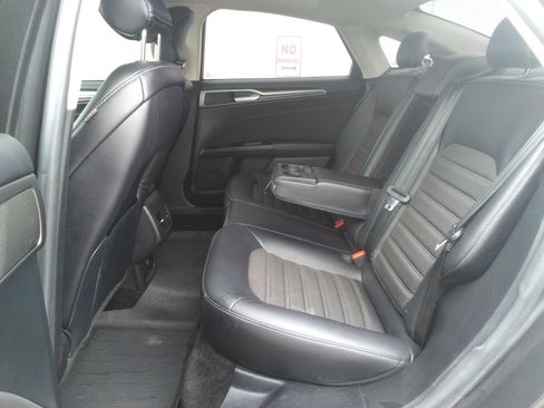 Used 2017 Ford Fusion SE w/ Equipment Group 201A image 11