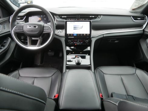 Used 2025 Jeep Grand Cherokee Limited w/ Trailer Tow Package image 10