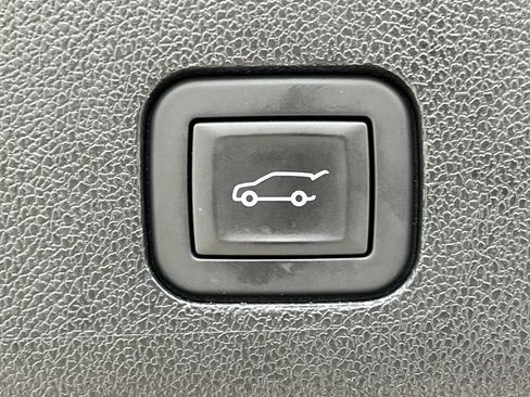 Certified 2025 Cadillac XT6 Sport w/ LPO, Floor Liner Package AWD/4WD image 25
