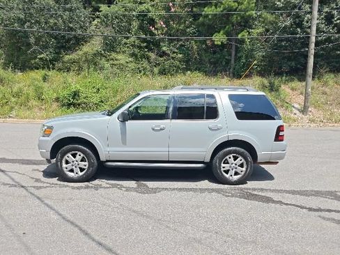 Used 2010 Ford Explorer XLT RWD image 5
