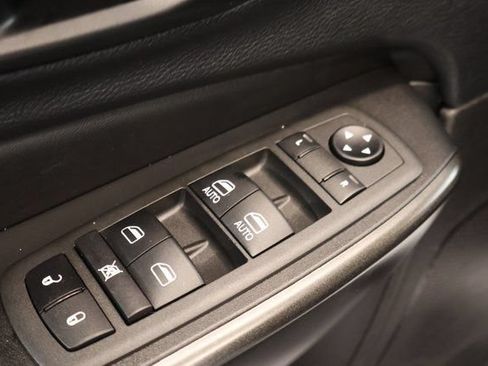 Used 2022 Jeep Cherokee Trailhawk w/ Comfort/Convenience Group AWD/4WD image 11
