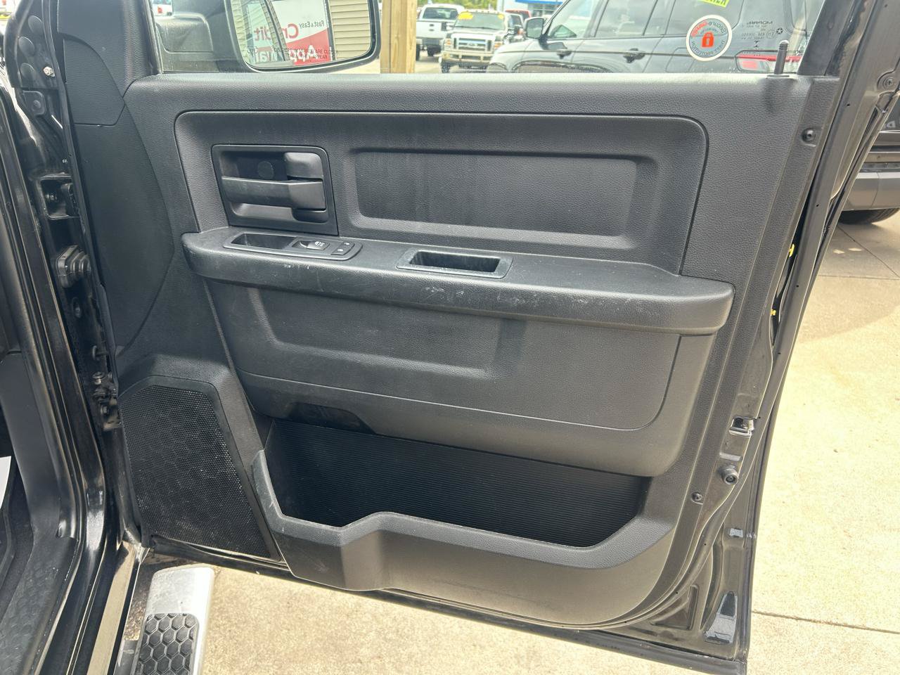 Used 2017 RAM 1500 ST w/ SXT Appearance Group AWD/4WD image 16