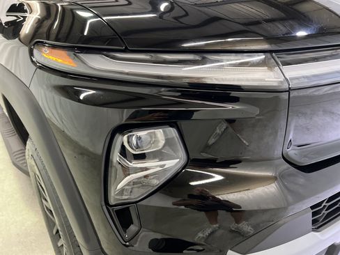Certified 2025 Chevrolet Silverado EV LT AWD/4WD image 5