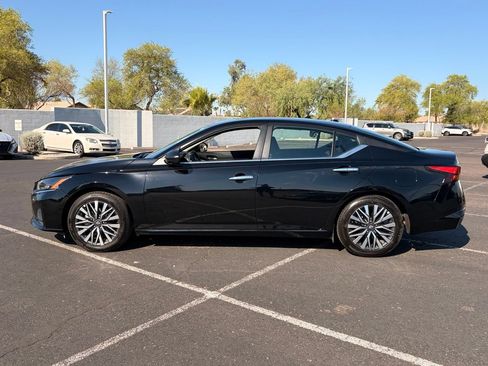 Certified 2025 Nissan Altima 2.5 SV FWD image 3