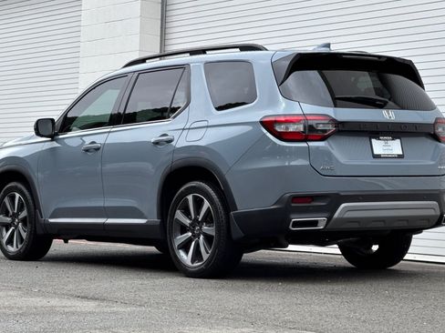 Used 2023 Honda Pilot Elite image 3