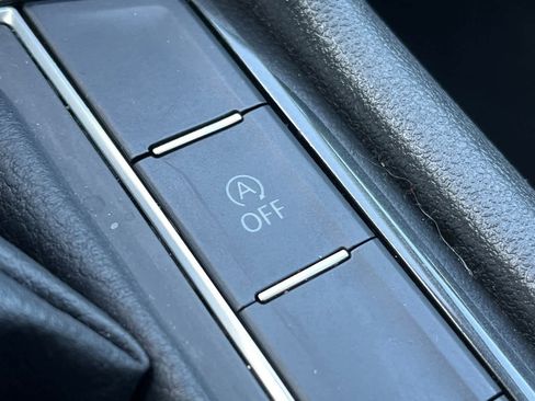 Used 2019 Volkswagen Tiguan SE image 30