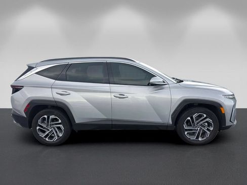 Used 2025 Hyundai Tucson Limited AWD/4WD image 3