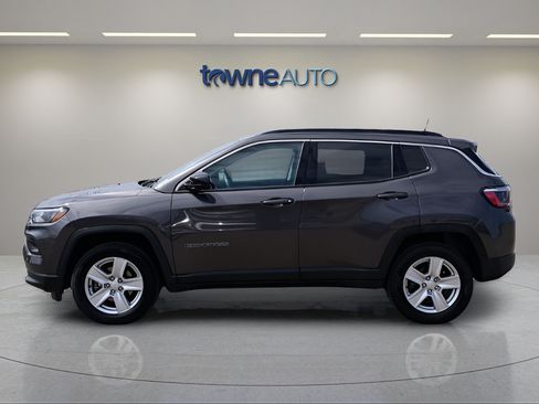 Used 2022 Jeep Compass Latitude w/ Convenience Group AWD/4WD image 2