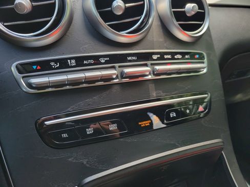 Used 2021 Mercedes-Benz GLC 300 image 26