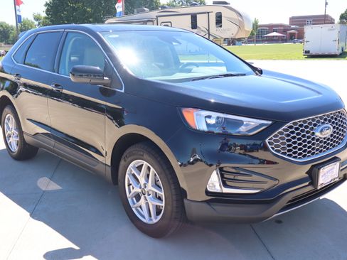 Used 2024 Ford Edge SEL w/ Convenience Package AWD/4WD image 4