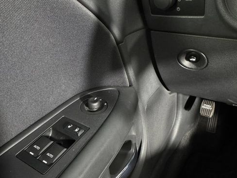 Used 2010 Dodge Challenger SE RWD image 10