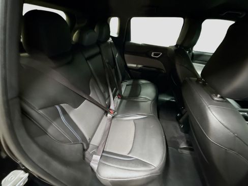 Used 2024 Jeep Compass Latitude image 28