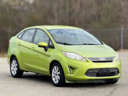 Used 2012 Ford Fiesta SE image 1