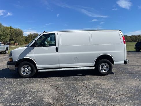 Used 2024 Chevrolet Express 2500 w/ Driver Convenience Package image 8