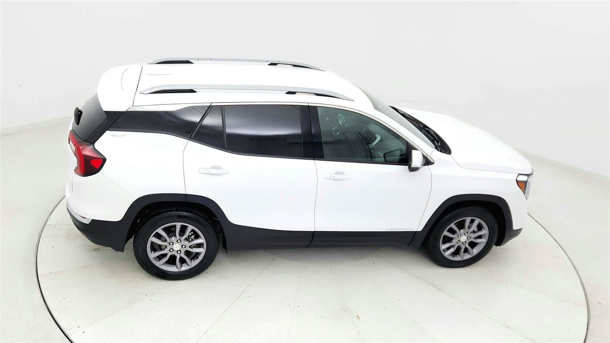 Used 2024 GMC Terrain SLT AWD/4WD image 18