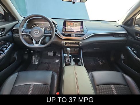 Used 2023 Nissan Altima 2.5 SR FWD image 14