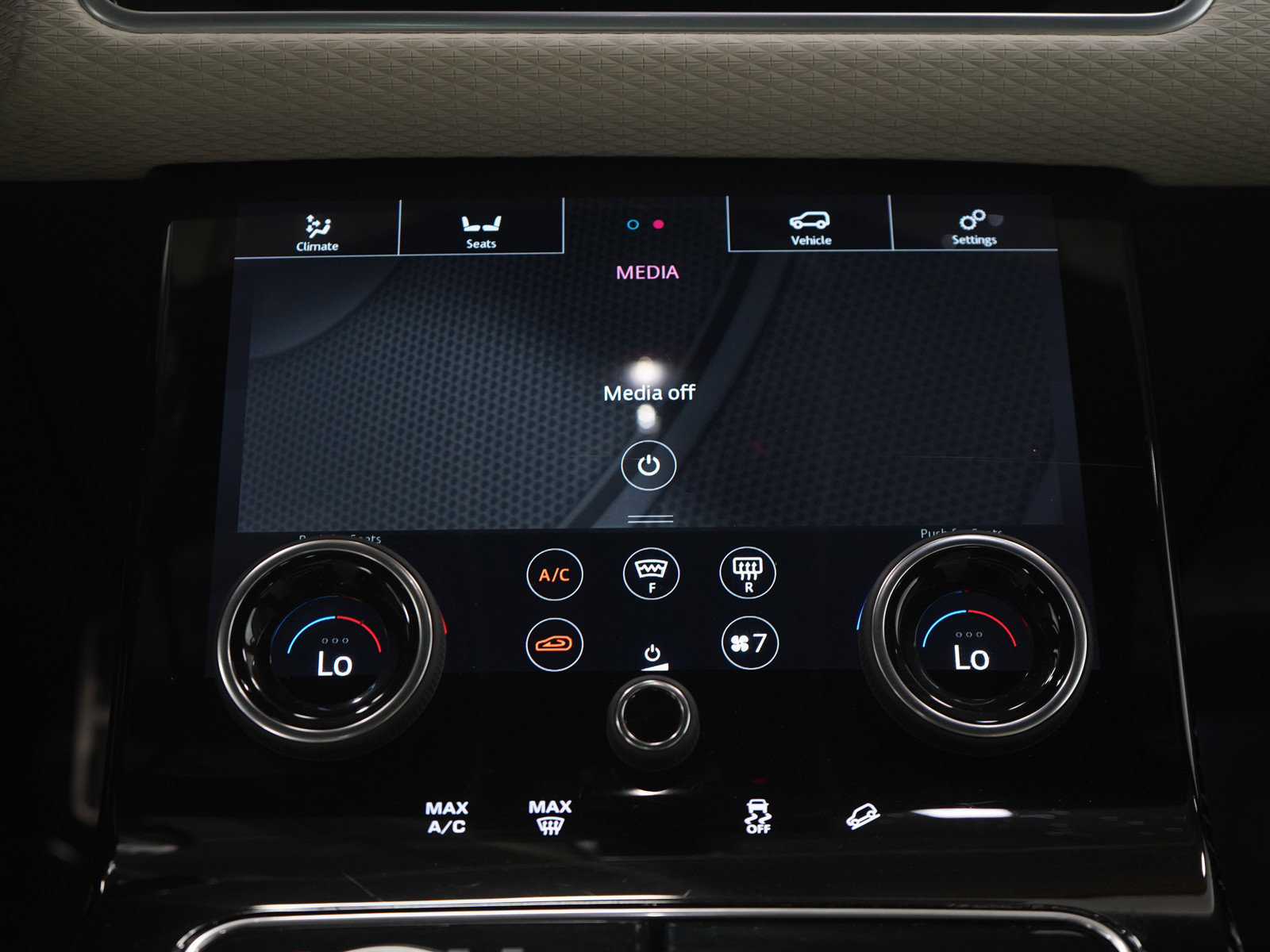 Used 2019 Land Rover Range Rover Velar R-Dynamic SE AWD/4WD image 19