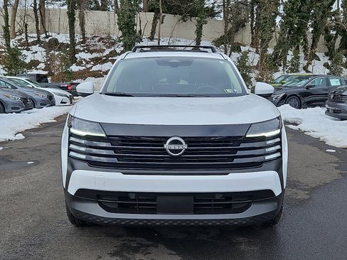 Certified 2025 Nissan Kicks SV w/ SV Premium Package image 2