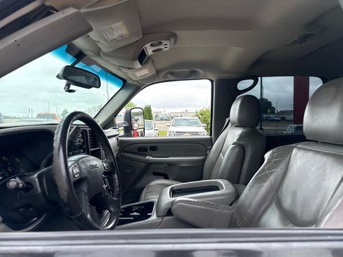 Used 2006 GMC Sierra 2500 SLE w/ Onstar Plus Package AWD/4WD image 9