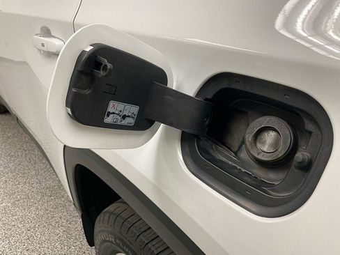 Used 2020 Chevrolet Traverse LT image 25