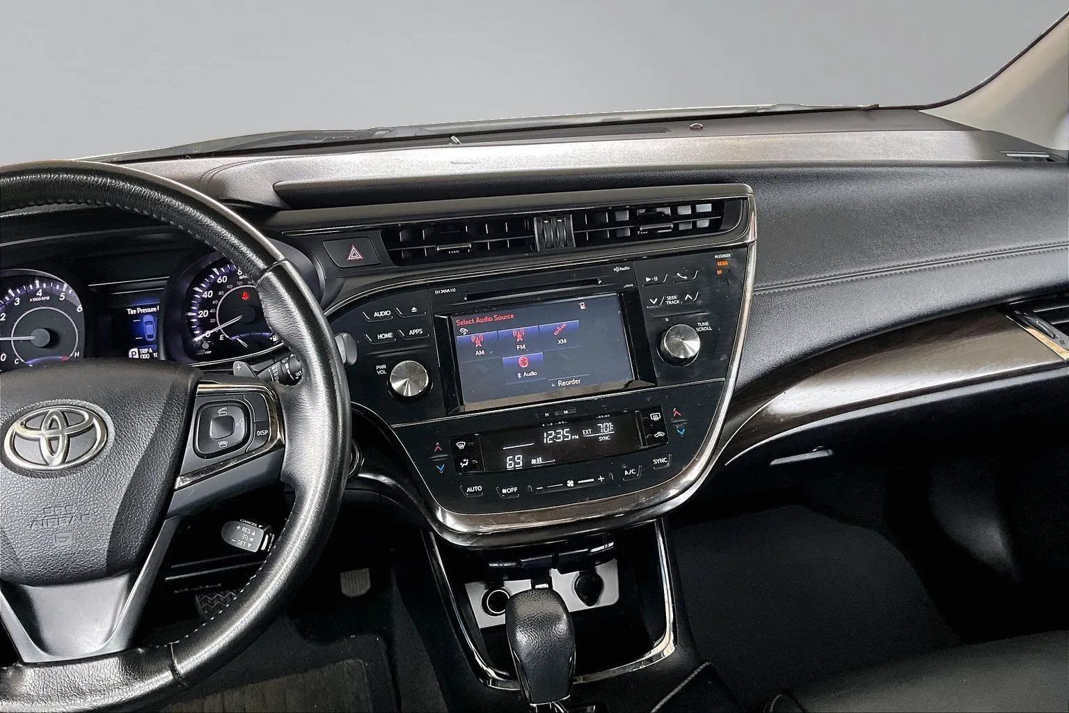 Used 2016 Toyota Avalon XLE Plus FWD image 9