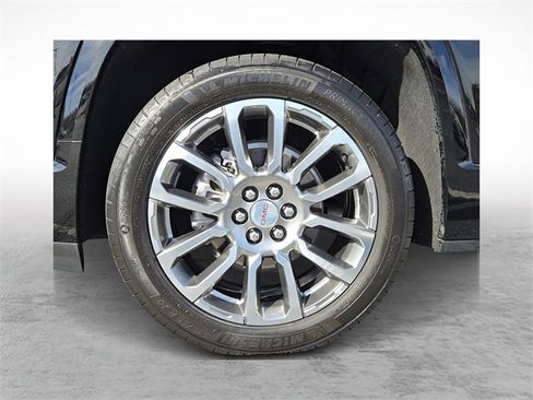 Used 2023 GMC Acadia Denali w/ Denali Ultimate Package image 8