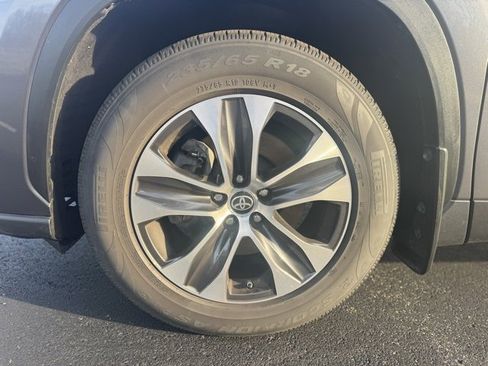 Used 2022 Toyota Highlander XLE image 12