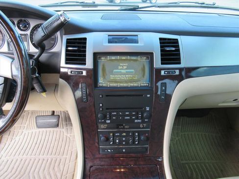 Used 2008 Cadillac Escalade EXT image 21