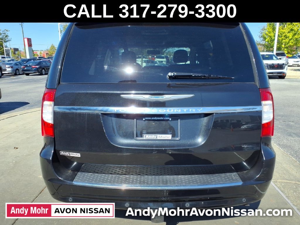 Used 2016 Chrysler Town & Country Touring-L FWD image 11