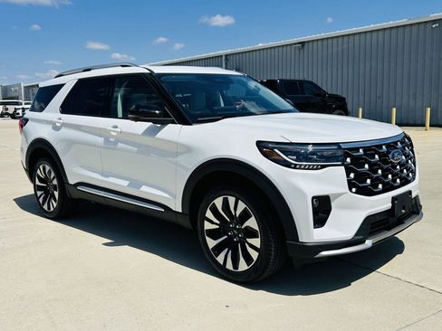 New 2026 Ford Explorer Platinum AWD/4WD image 2
