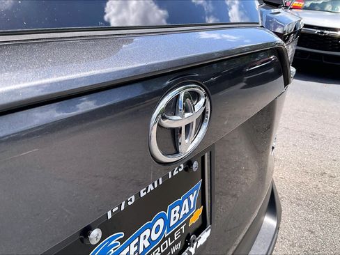 Used 2020 Toyota RAV4 XLE Premium FWD image 9