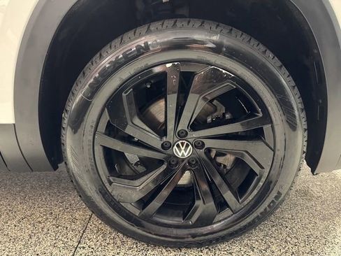 Used 2020 Volkswagen Atlas Cross Sport SEL Premium AWD/4WD image 31