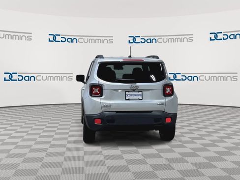 Used 2015 Jeep Renegade Latitude AWD/4WD image 8