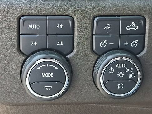 Used 2023 Chevrolet Silverado 1500 LTZ w/ Technology Package AWD/4WD image 24
